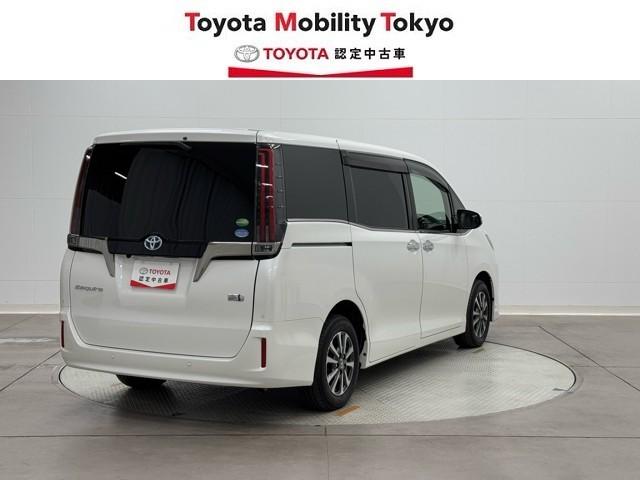 エスクァイア ハイブリッドＧｉプレミアムパッケジブラックテーラード　誤発進抑制機能　ＡＣ１００Ｖ　ドライブレコーダ　アイドリングストップ　Ｂカメラ　スマートキー　ナビ＆ＴＶ　イモビライザー　ＬＥＤランプ　ＥＴＣ車載器　クルーズコントロール　アルミ　地デジ　キーレス（2枚目）