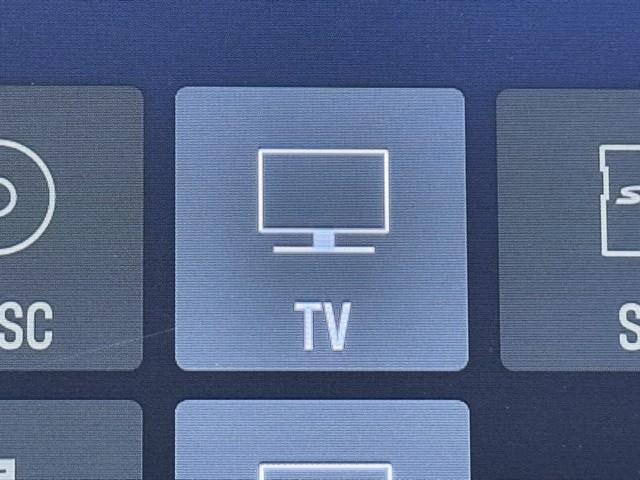 エスクァイア ハイブリッドＧｉプレミアムパッケジブラックテーラード　誤発進抑制機能　ＡＣ１００Ｖ　ドライブレコーダ　アイドリングストップ　Ｂカメラ　スマートキー　ナビ＆ＴＶ　イモビライザー　ＬＥＤランプ　ＥＴＣ車載器　クルーズコントロール　アルミ　地デジ　キーレス（8枚目）