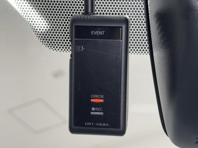 エスクァイア ハイブリッドＧｉプレミアムパッケジブラックテーラード　誤発進抑制機能　ＡＣ１００Ｖ　ドライブレコーダ　アイドリングストップ　Ｂカメラ　スマートキー　ナビ＆ＴＶ　イモビライザー　ＬＥＤランプ　ＥＴＣ車載器　クルーズコントロール　アルミ　地デジ　キーレス（10枚目）