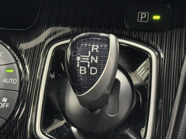 エスクァイア ハイブリッドＧｉプレミアムパッケジブラックテーラード　誤発進抑制機能　ＡＣ１００Ｖ　ドライブレコーダ　アイドリングストップ　Ｂカメラ　スマートキー　ナビ＆ＴＶ　イモビライザー　ＬＥＤランプ　ＥＴＣ車載器　クルーズコントロール　アルミ　地デジ　キーレス（12枚目）