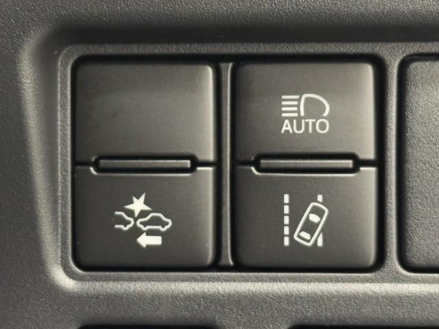 エスクァイア ハイブリッドＧｉプレミアムパッケジブラックテーラード　誤発進抑制機能　ＡＣ１００Ｖ　ドライブレコーダ　アイドリングストップ　Ｂカメラ　スマートキー　ナビ＆ＴＶ　イモビライザー　ＬＥＤランプ　ＥＴＣ車載器　クルーズコントロール　アルミ　地デジ　キーレス（13枚目）