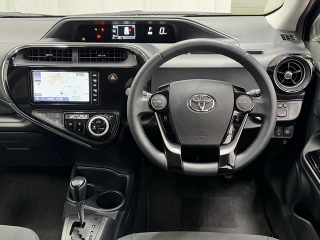 アクア Ｓスタイルブラック　ＡＵＸ端子　記録簿あり　バックモニタ－　地デジフルセグ　ナビＴＶ　イモビライザー　ＬＥＤライト　スマートキープッシュスタート　１オーナー　アルミホイール　ＥＴＣ付き　Ｗエアバッグ　キーフリ　ＡＢＳ（4枚目）