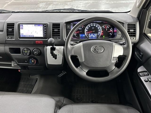 ハイエースバン ロングDX ブレーキサポート リアカメラ PW 運転席エアバッグ ナビテレビ 横滑り防止 整備点検記録簿 3列シート イモビ付 パワーステアリング エアコン ミュージックプレイヤー接続可 ABS キーレス(4枚目)