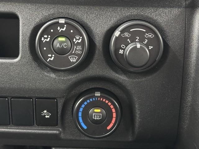ハイエースバン ロングDX ブレーキサポート リアカメラ PW 運転席エアバッグ ナビテレビ 横滑り防止 整備点検記録簿 3列シート イモビ付 パワーステアリング エアコン ミュージックプレイヤー接続可 ABS キーレス(10枚目)