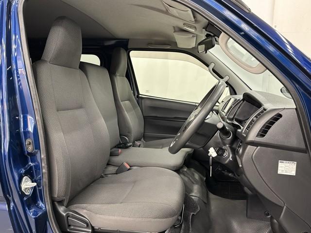 ハイエースバン ロングDX ブレーキサポート リアカメラ PW 運転席エアバッグ ナビテレビ 横滑り防止 整備点検記録簿 3列シート イモビ付 パワーステアリング エアコン ミュージックプレイヤー接続可 ABS キーレス(16枚目)