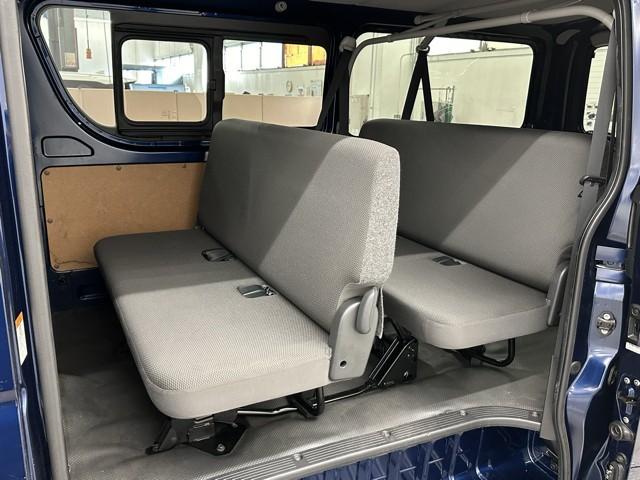 ハイエースバン ロングDX ブレーキサポート リアカメラ PW 運転席エアバッグ ナビテレビ 横滑り防止 整備点検記録簿 3列シート イモビ付 パワーステアリング エアコン ミュージックプレイヤー接続可 ABS キーレス(17枚目)