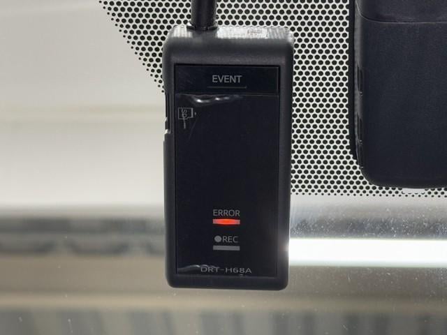 プリウス Ａ　衝突軽減ブレーキシステム　Ｂモニタ　記録簿有　ＬＥＤヘッド　クルーズコントロール　セキュリティー　スマートキー　パワーステアリング　Ｐシート　Ｉストップ　ドライブレコーダー　ＥＴＣ　アルミホイル（10枚目）