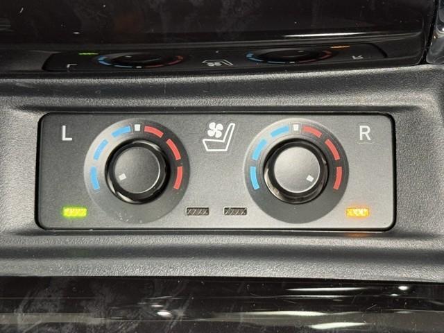 アルファードハイブリッド ＳＲ　Ｃパッケージ　点検記録簿　サンル－フ　バックモニター　オートエアコン　ＬＥＤ　横滑り防止機能　ＡＢＳ　イモビ　ＡＣ１００Ｖ電源　アルミ　ドライブレコーダー　ナビ＆ＴＶ　４ＷＤ　ミュージックプレイヤー接続可　Ｐシート（14枚目）