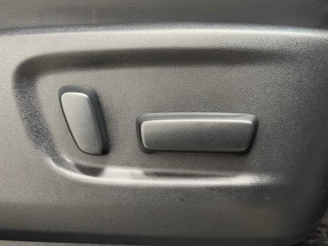 アルファードハイブリッド ＳＲ　Ｃパッケージ　点検記録簿　サンル－フ　バックモニター　オートエアコン　ＬＥＤ　横滑り防止機能　ＡＢＳ　イモビ　ＡＣ１００Ｖ電源　アルミ　ドライブレコーダー　ナビ＆ＴＶ　４ＷＤ　ミュージックプレイヤー接続可　Ｐシート（16枚目）