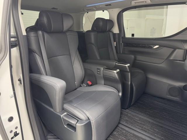 アルファードハイブリッド ＳＲ　Ｃパッケージ　点検記録簿　サンル－フ　バックモニター　オートエアコン　ＬＥＤ　横滑り防止機能　ＡＢＳ　イモビ　ＡＣ１００Ｖ電源　アルミ　ドライブレコーダー　ナビ＆ＴＶ　４ＷＤ　ミュージックプレイヤー接続可　Ｐシート（18枚目）