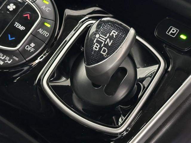 エスクァイア ハイブリッドＸｉ　盗難防止システム　Ｉストップ　ダブルエアコン　Ｂカメラ　ドラレコ　パワーウィンドウ　ＬＥＤライト　フルセグ地デジＴＶ　ＥＴＣ車載器　ワンオーナー　ミュージックプレイヤー接続可　エアバッグ　ナビ＆ＴＶ（10枚目）