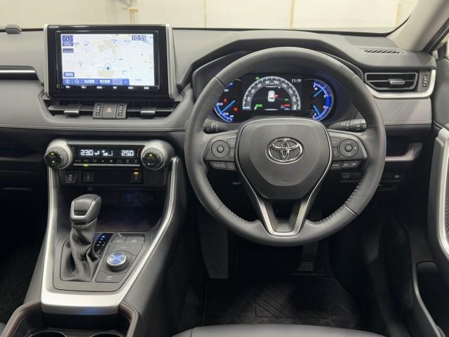 ＲＡＶ４ ハイブリッドＧ　衝突被害軽減装置　ドライブレコーダ　ワンオーナ－　バックモニター　整備記録簿　地デジＴＶ　ＬＥＤヘッドライト　スマキー　電動シ－ト　ＡＷＤ　ＴＶナビ　パワステ　横滑り防止装置　クルコン　ＡＡＣ　ＡＷ（4枚目）