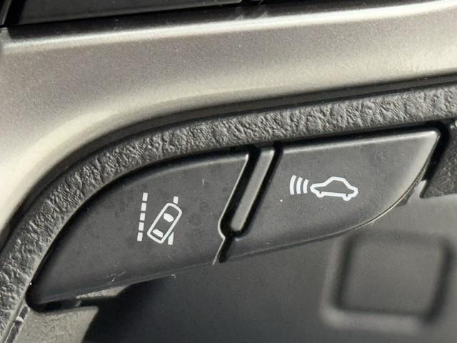 クラウンハイブリッド ロイヤルサルーン　点検記録簿　本革　１オーナー車　フルセグテレビ　Ｂカメラ　ＬＥＤヘッドランプ　ＤＶＤ再生機能　盗難防止システム　スマキー　オートクルーズコントロール　電動パワーシート　ＥＳＣ　ＥＴＣ付き　アイスト（12枚目）