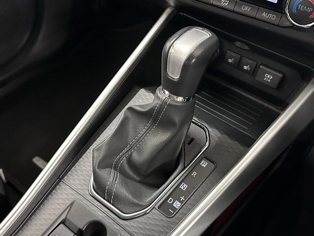 ���삵�₷���`�s�V�t�g�ł��B�@�V�t�g�`�F���W���C�ɂ��Ȃ��Ă����̂ŉ^�]�����ɏW���ł��܂��ˁB�@���R�Ǝ�ɓ͂��Ƃ���ɂ���A��ɂȂ��ތ`��̃V�t�g�m�u�������ł��ˁB