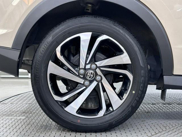 �A���~�z�C�[���ł��B�@�H�ʂɗ͂�`����z�C�[�������͓��ɖڗ����܂���ˁB�@�z�C�[���ЂƂŎԂ̃C���[�W���傫���ς��܂��ˁB