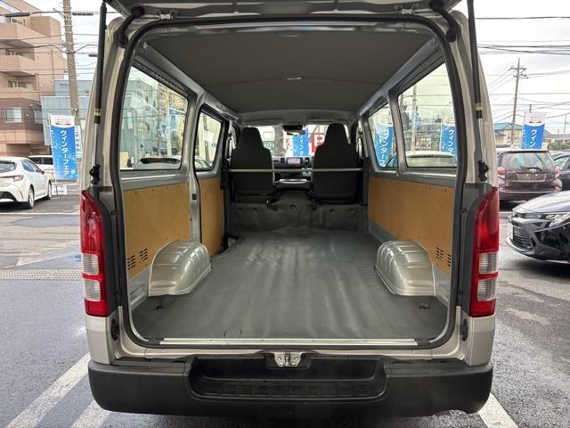 �ƂĂ��L�X�A�傫�ȊJ�����̉׎��X�y�[�X�ł��ˁB�@�J�����L�X������A�傫�ȉו����y�X���[�o�����Ⴂ�܂��ˁB�@�ו��X�y�[�X�͍L���ق��������ł���ˁB