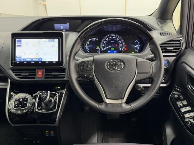 エスクァイア ハイブリッドＧｉ　Ｒカメラ　ＡＡＣ　ナビ＆ＴＶ　リアエアコン　記録簿付き　地デジ　アイドルストップ　クルーズコントロール　ＬＥＤライト　キーレスエントリー　スマートキー付　ＤＶＤ再生可　エアバック　横滑防止装置　ＥＴＣ（4枚目）