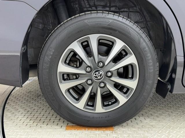 エスクァイア ハイブリッドＧｉ　Ｒカメラ　ＡＡＣ　ナビ＆ＴＶ　リアエアコン　記録簿付き　地デジ　アイドルストップ　クルーズコントロール　ＬＥＤライト　キーレスエントリー　スマートキー付　ＤＶＤ再生可　エアバック　横滑防止装置　ＥＴＣ（19枚目）