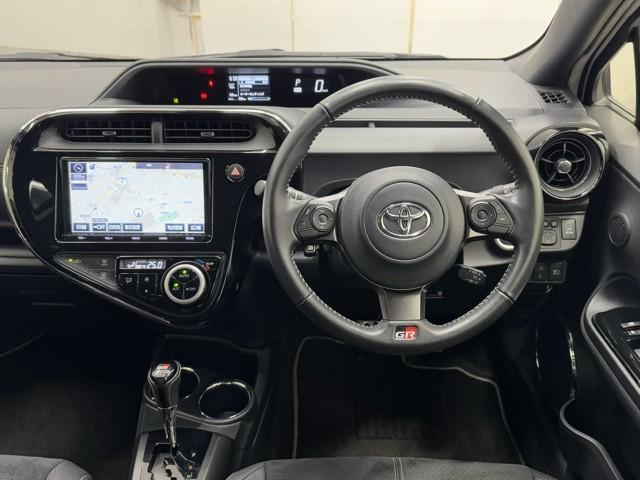 アクア Ｇ　ＧＲスポーツ・１７インチパッケージ　プリクラ　Ｂモニター　１オーナー車　ナビＴＶ　スマートキー＆プッシュスタート　フルセグテレビ　キーレス　記録簿　クルコン　ＤＶＤ再生　盗難防止システム　ＡＷ　ＥＴＣ　ＡＢＳ　オートエアコン　エアバッグ（4枚目）