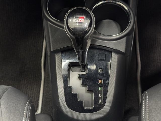 アクア Ｇ　ＧＲスポーツ・１７インチパッケージ　プリクラ　Ｂモニター　１オーナー車　ナビＴＶ　スマートキー＆プッシュスタート　フルセグテレビ　キーレス　記録簿　クルコン　ＤＶＤ再生　盗難防止システム　ＡＷ　ＥＴＣ　ＡＢＳ　オートエアコン　エアバッグ（12枚目）