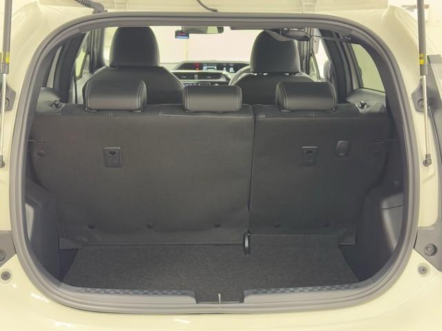 アクア Ｇ　ＧＲスポーツ・１７インチパッケージ　プリクラ　Ｂモニター　１オーナー車　ナビＴＶ　スマートキー＆プッシュスタート　フルセグテレビ　キーレス　記録簿　クルコン　ＤＶＤ再生　盗難防止システム　ＡＷ　ＥＴＣ　ＡＢＳ　オートエアコン　エアバッグ（17枚目）