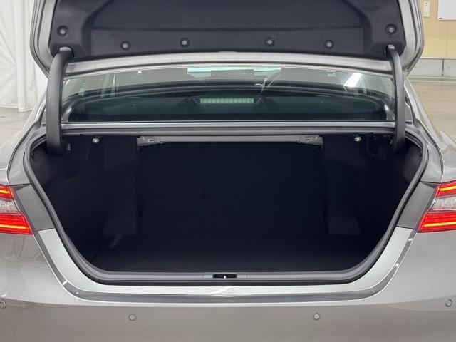 �ƂĂ��L�X�A�傫�ȊJ�����̉׎��X�y�[�X�ł��ˁB�@�J�����L�X������A�傫�ȉו����y�X���[�o�����Ⴂ�܂��ˁB�@�ו��X�y�[�X�͍L���ق��������ł���ˁB