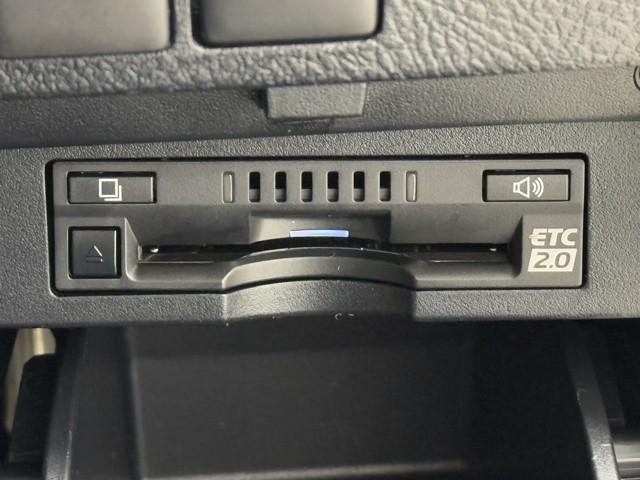アルファードハイブリッド Ｘ　両電動ドア　ＬＥＤヘッドライト　ドラレコ　１オーナ　横滑り防止　ＥＴＣ車載器　クルコン　リアオートエアコン　ミュージックプレイヤー接続可　メモリーナビ　キーレス　ナビ＆ＴＶ　４ＷＤ　ＤＶＤ再生　ＰＳ（7枚目）