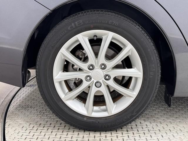 �A���~�z�C�[���ł��B�@�H�ʂɗ͂�`����z�C�[�������͓��ɖڗ����܂���ˁB�@�z�C�[���ЂƂŎԂ̃C���[�W���傫���ς��܂��ˁB