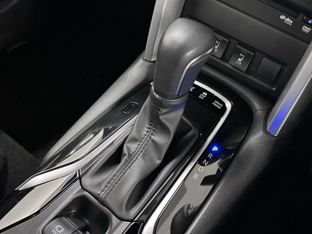 ���삵�₷���`�s�V�t�g�ł��B�@�V�t�g�`�F���W���C�ɂ��Ȃ��Ă����̂ŉ^�]�����ɏW���ł��܂��ˁB�@���R�Ǝ�ɓ͂��Ƃ���ɂ���A��ɂȂ��ތ`��̃V�t�g�m�u�������ł��ˁB