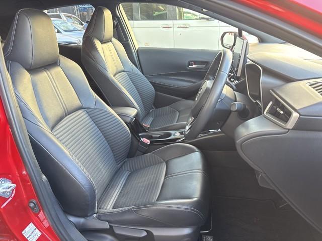 カローラスポーツ ハイブリッドG スタイルパッケージ 寒冷地仕様 衝突軽減ブレーキ LEDライト ナビ&TV エアコン スマキー 横滑り防止装置 エアバッグ 盗難防止システム アルミホイール バックカメラ ドラレコ フルセグTV ETC パワステ 記録簿(12枚目)