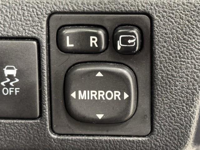 �d���i�[�~���[�̑���X�C�b�`�ł��ˁB�@���Ԏ��Ƀ~���[�𓮂������ƊO�ɏo��K�v�������A���V��̎��ł��^�]�Ȃɋ��Ȃ���~���[�̑���ł��܂���B�@��x�g���Ǝ�����Ȃ������ł���ˁB