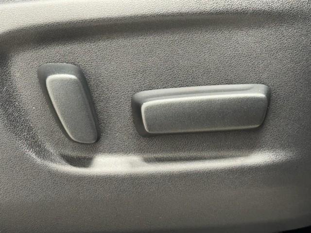 アルファードハイブリッド エグゼクティブラウンジ　インテリジェントクリアランスソナー　地デジＴＶ　両側電動スライドドア　黒革シート　ドライブレコーダー　バックモニタ－　ＬＥＤライト　横滑り防止機能　４ｗｄ　３列シート　オートクルーズコントロール（17枚目）