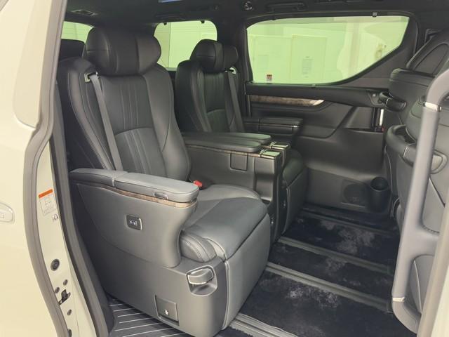 アルファードハイブリッド エグゼクティブラウンジ　インテリジェントクリアランスソナー　地デジＴＶ　両側電動スライドドア　黒革シート　ドライブレコーダー　バックモニタ－　ＬＥＤライト　横滑り防止機能　４ｗｄ　３列シート　オートクルーズコントロール（19枚目）