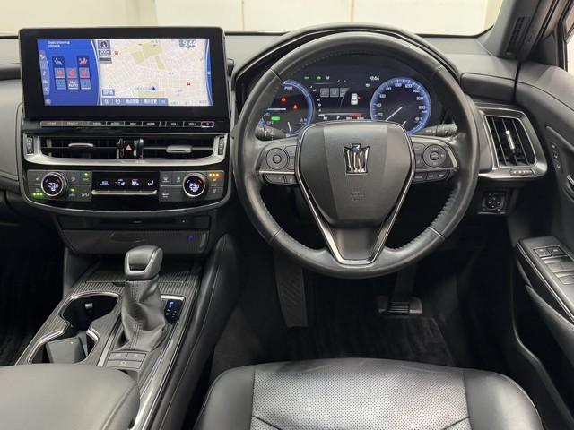 クラウンハイブリッド Ｇ　本革シート　アルミ　ＬＥＤヘッド　キーフリー　記録簿　横滑り防止機能　ＤＶＤ　ＥＴＣ　オートエアコン　ＡＵＸ　ＡＢＳ　メモリナビ　盗難防止装置　エアバッグ　オートクルーズコントロール　ドラレコ（4枚目）