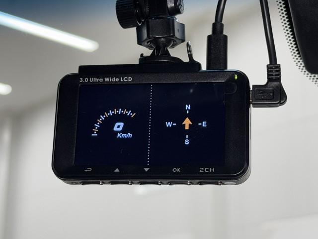 クラウンハイブリッド Ｇ　本革シート　アルミ　ＬＥＤヘッド　キーフリー　記録簿　横滑り防止機能　ＤＶＤ　ＥＴＣ　オートエアコン　ＡＵＸ　ＡＢＳ　メモリナビ　盗難防止装置　エアバッグ　オートクルーズコントロール　ドラレコ（12枚目）