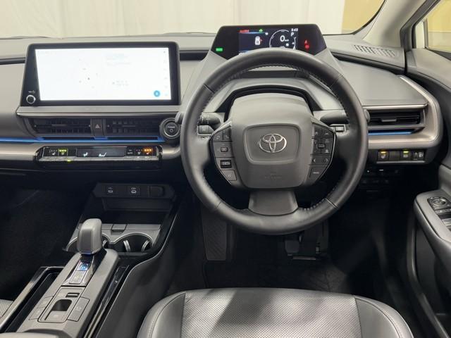 プリウス Ｚ　Ｒカメラ　フルセグ地デジＴＶ　フルオートエアコン　サイドエアバッグ　ＥＳＣ　パワーステアリング　アルミ　Ｐシート　インテリキー　ＡＣ１００　オートクルーズコントロール　パワーウインドウ　ＴＶ　ＥＴＣ付（4枚目）