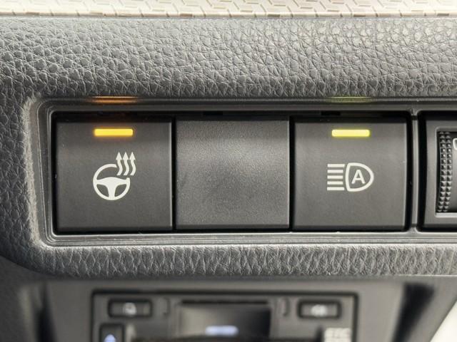 プリウス Ｚ　Ｒカメラ　フルセグ地デジＴＶ　フルオートエアコン　サイドエアバッグ　ＥＳＣ　パワーステアリング　アルミ　Ｐシート　インテリキー　ＡＣ１００　オートクルーズコントロール　パワーウインドウ　ＴＶ　ＥＴＣ付（9枚目）