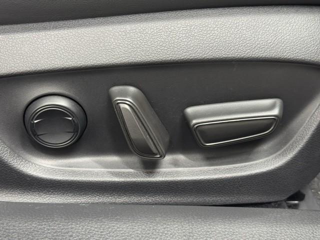 プリウス Ｚ　Ｒカメラ　フルセグ地デジＴＶ　フルオートエアコン　サイドエアバッグ　ＥＳＣ　パワーステアリング　アルミ　Ｐシート　インテリキー　ＡＣ１００　オートクルーズコントロール　パワーウインドウ　ＴＶ　ＥＴＣ付（15枚目）