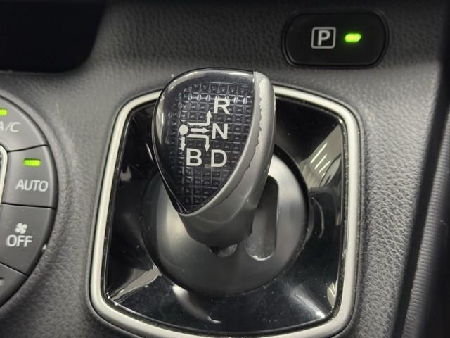 �e���݂₷���V�t�g�ł��B�@�⓹��M���̑������{�ł͑��삪�ȒP�ł����ł��B�@�V�t�g�`�F���W���₷�����ɍl�����Ĕz�u����Ă���̂ő��삵�Ղ��ł���B