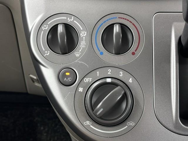 �}�j���A�����̃G�A�R���X�C�b�`�ł��B�@�傫�ڂ̃X�C�b�`�Ȃ̂Œ������₷���ł���B