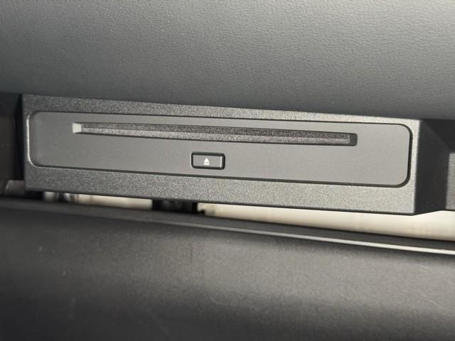 �g���Ղ��b�c���Đ��ł���X�e���I�𑕔����Ă܂��B�@���C�ɓ���̉��y�Ɗy�����h���C�u�ɏo�����܂��傤�B�@�ł��A�O�̉����������Ȃ��Ɗ댯�ł��̂ň��S�ׂ̈ɂ����ʂ͍T���߂ɂ��܂��傤�B