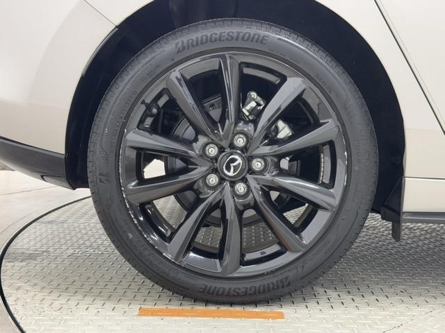 MAZDA3ファストバック Xバーガンディ セレクション クルコン LEDヘッドランプ 革 地デジ 4WD ETC アイドリングストップ アルミホイール 盗難防止装置 ドライブレコーダー 横滑り防止装置 記録簿 スマートキー キーレス オートエアコン DVD(19枚目)