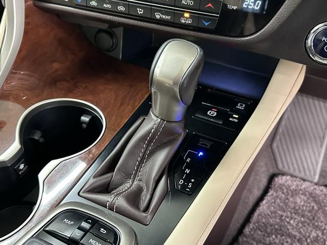 ���삵�₷���`�s�V�t�g�ł��B�@�V�t�g�`�F���W���C�ɂ��Ȃ��Ă����̂ŉ^�]�����ɏW���ł��܂��ˁB�@���R�Ǝ�ɓ͂��Ƃ���ɂ���A��ɂȂ��ތ`��̃V�t�g�m�u�������ł��ˁB