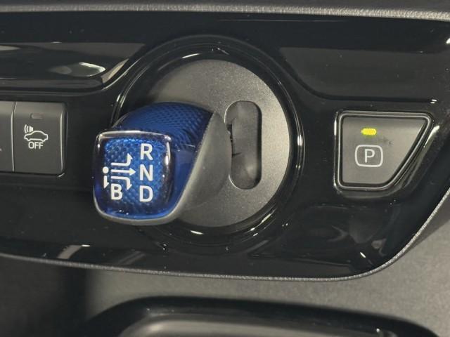プリウス A LEDヘッドライト プリクラッシュ カーテンエアバック AUX接続 助手席エアバック ETC車載器 AW iストップ 記録簿有 VSC アクティブクルーズコントロール 盗難防止 キーレスエントリー(11枚目)