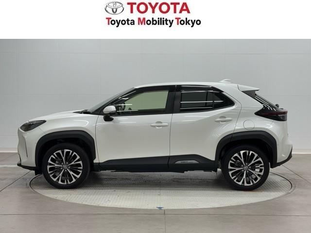 ヤリスクロス ハイブリッドＺ　スマートキ　衝突軽減ブレーキ　リヤカメラ　点検記録簿　ＬＥＤヘッドライ　ＥＳＣ　クルーズＣ　パワーステアリング　アルミホイール　ＥＴＣ車載器　運転席パワーシート　イモビ　キーフリー　ＡＢＳ　ヒーター（3枚目）