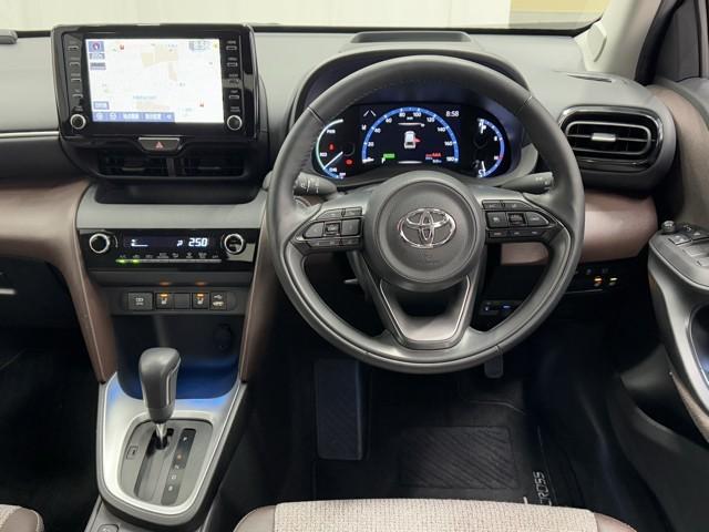 ヤリスクロス ハイブリッドＺ　スマートキ　衝突軽減ブレーキ　リヤカメラ　点検記録簿　ＬＥＤヘッドライ　ＥＳＣ　クルーズＣ　パワーステアリング　アルミホイール　ＥＴＣ車載器　運転席パワーシート　イモビ　キーフリー　ＡＢＳ　ヒーター（4枚目）