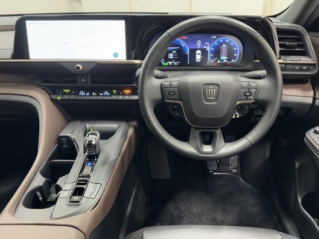 クラウンクロスオーバー Ｇアドバンスド・レザーパッケージ　スマートキ　ＡＵＸ　ＡＣ１００　本革シート　横滑り防止　地デジ　ＰＷシート　クルコン　盗難防止　点検記録簿　バックモニター　ＬＥＤライト　ＴＶ　ＡＢＳ　ドライブレコーダ　４ＷＤ　助手席エアバッグ　ＡＣ（4枚目）