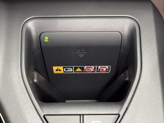 クラウンクロスオーバー Ｇアドバンスド・レザーパッケージ　スマートキ　ＡＵＸ　ＡＣ１００　本革シート　横滑り防止　地デジ　ＰＷシート　クルコン　盗難防止　点検記録簿　バックモニター　ＬＥＤライト　ＴＶ　ＡＢＳ　ドライブレコーダ　４ＷＤ　助手席エアバッグ　ＡＣ（9枚目）