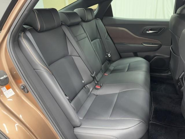 クラウンクロスオーバー Ｇアドバンスド・レザーパッケージ　スマートキ　ＡＵＸ　ＡＣ１００　本革シート　横滑り防止　地デジ　ＰＷシート　クルコン　盗難防止　点検記録簿　バックモニター　ＬＥＤライト　ＴＶ　ＡＢＳ　ドライブレコーダ　４ＷＤ　助手席エアバッグ　ＡＣ（16枚目）