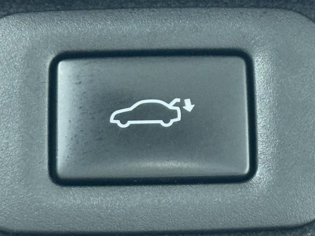 クラウンクロスオーバー Ｇアドバンスド・レザーパッケージ　スマートキ　ＡＵＸ　ＡＣ１００　本革シート　横滑り防止　地デジ　ＰＷシート　クルコン　盗難防止　点検記録簿　バックモニター　ＬＥＤライト　ＴＶ　ＡＢＳ　ドライブレコーダ　４ＷＤ　助手席エアバッグ　ＡＣ（17枚目）